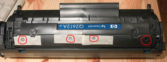 Как заправить картридж HP Q2612A лазерного принтера?